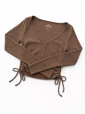 Hollister Ribbed V‑Neck Button Front Sweater in Chocolate Brown